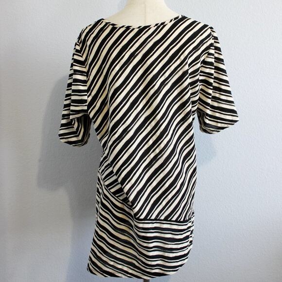 CJ Banks Short Sleeve Black and White Blouse Asymmetrical Design Size X - Picture 6 of 6